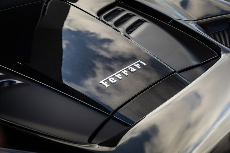 Ferrari F8 Spider 3.9 V8 HELE - Nero Daytona | Passenger Display | Lift | Alcantara