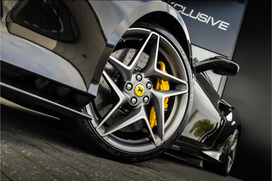 Ferrari F8 Spider 3.9 V8 HELE - Nero Daytona | Passenger Display | Lift | Alcantara