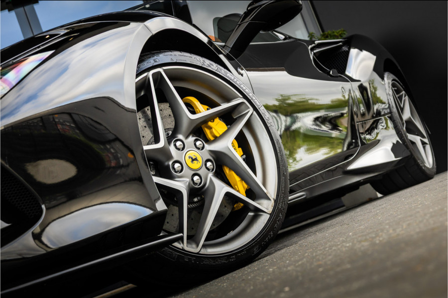 Ferrari F8 Spider 3.9 V8 HELE - Nero Daytona | Passenger Display | Lift | Alcantara