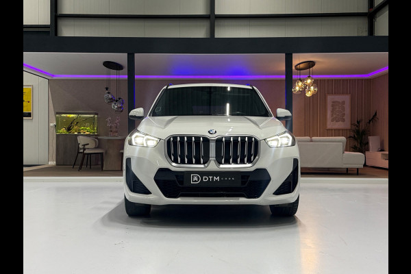 BMW X1 SDrive20i M Sport Pano Sportstoelen ACC Trekhaak Navi LED Camera Carplay
