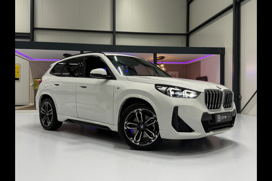 BMW X1 SDrive20i M Sport Pano Sportstoelen ACC Trekhaak Navi LED Camera Carplay