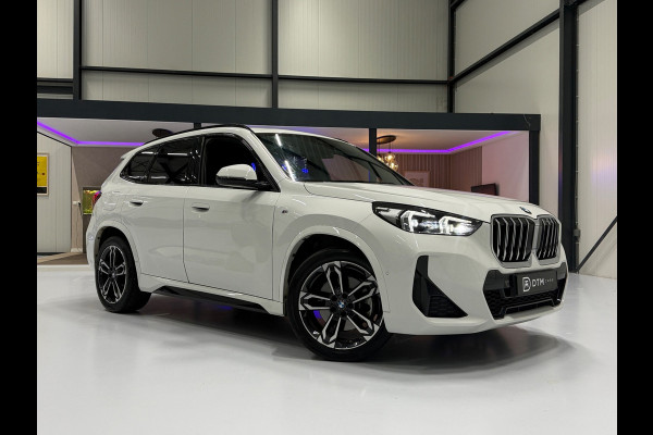 BMW X1 SDrive20i M Sport Pano Sportstoelen ACC Trekhaak Navi LED Camera Carplay