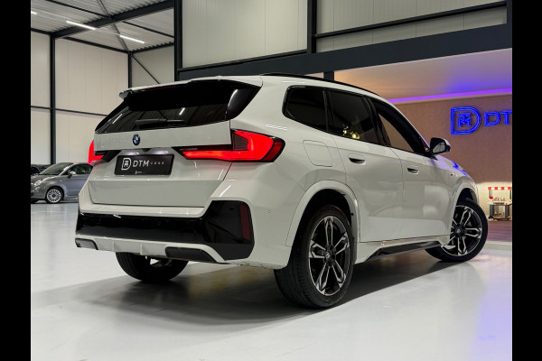 BMW X1 SDrive20i M Sport Pano Sportstoelen ACC Trekhaak Navi LED Camera Carplay