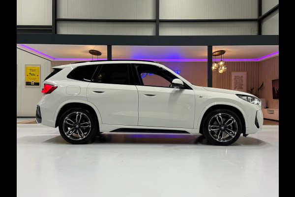 BMW X1 SDrive20i M Sport Pano Sportstoelen ACC Trekhaak Navi LED Camera Carplay