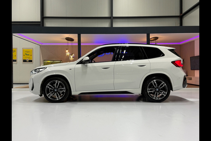 BMW X1 SDrive20i M Sport Pano Sportstoelen ACC Trekhaak Navi LED Camera Carplay