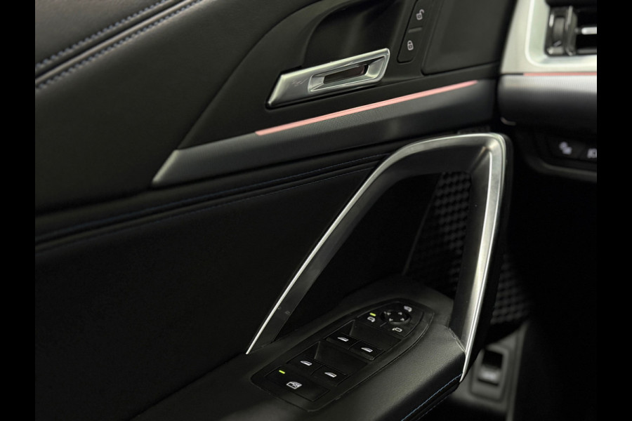 BMW X1 SDrive20i M Sport Pano Sportstoelen ACC Trekhaak Navi LED Camera Carplay