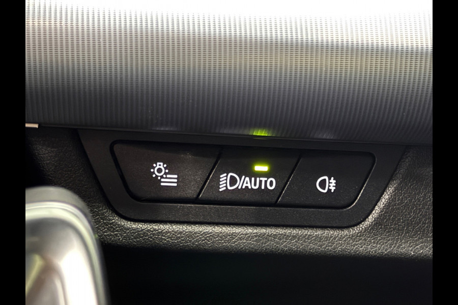 BMW X1 SDrive20i M Sport Pano Sportstoelen ACC Trekhaak Navi LED Camera Carplay