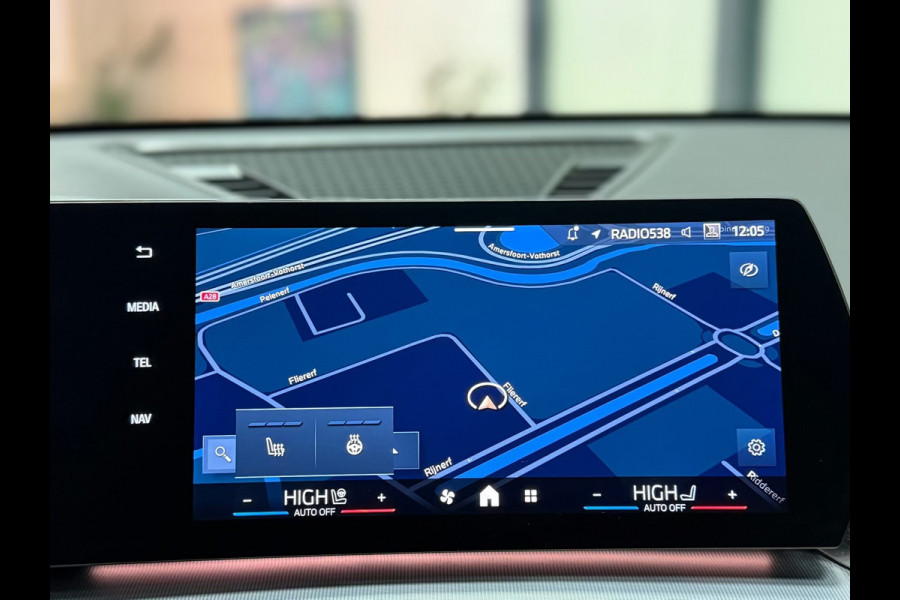 BMW X1 SDrive20i M Sport Pano Sportstoelen ACC Trekhaak Navi LED Camera Carplay