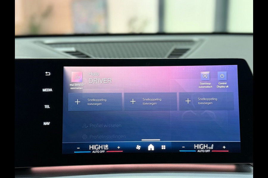 BMW X1 SDrive20i M Sport Pano Sportstoelen ACC Trekhaak Navi LED Camera Carplay