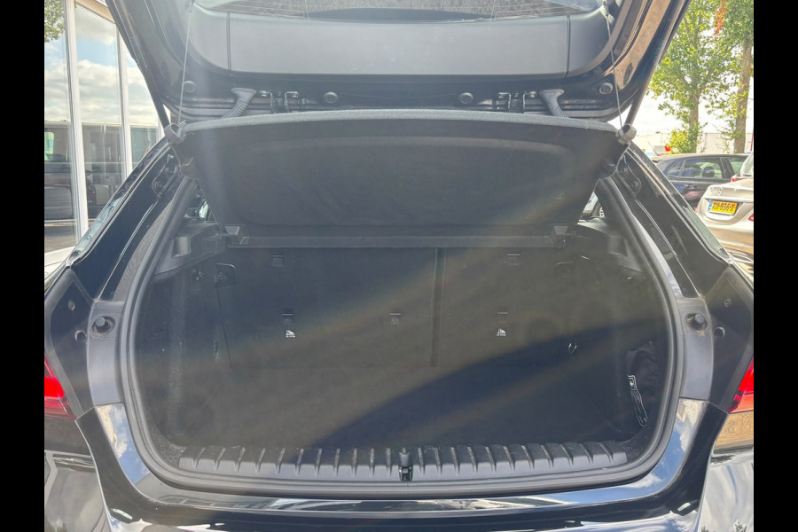 BMW 1-serie 118i Executive Edition | M Pakket | Leer | Apple Carplay | Sfeerverlichting | Parkeersensoren