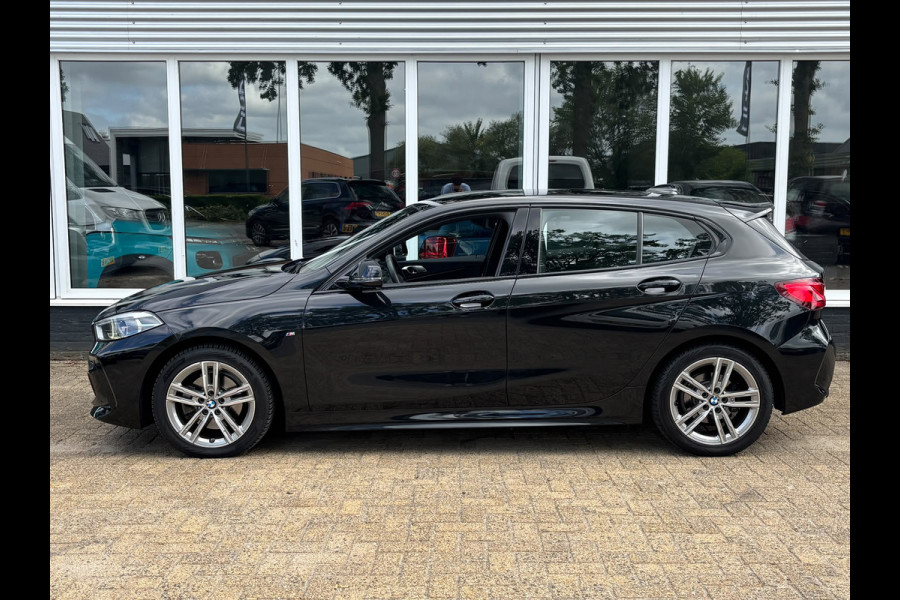 BMW 1-serie 118i Executive Edition | M Pakket | Leer | Apple Carplay | Sfeerverlichting | Parkeersensoren