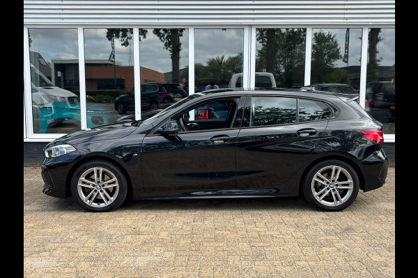 BMW 1-serie 118i Executive Edition | M Pakket | Leer | Apple Carplay | Sfeerverlichting | Parkeersensoren