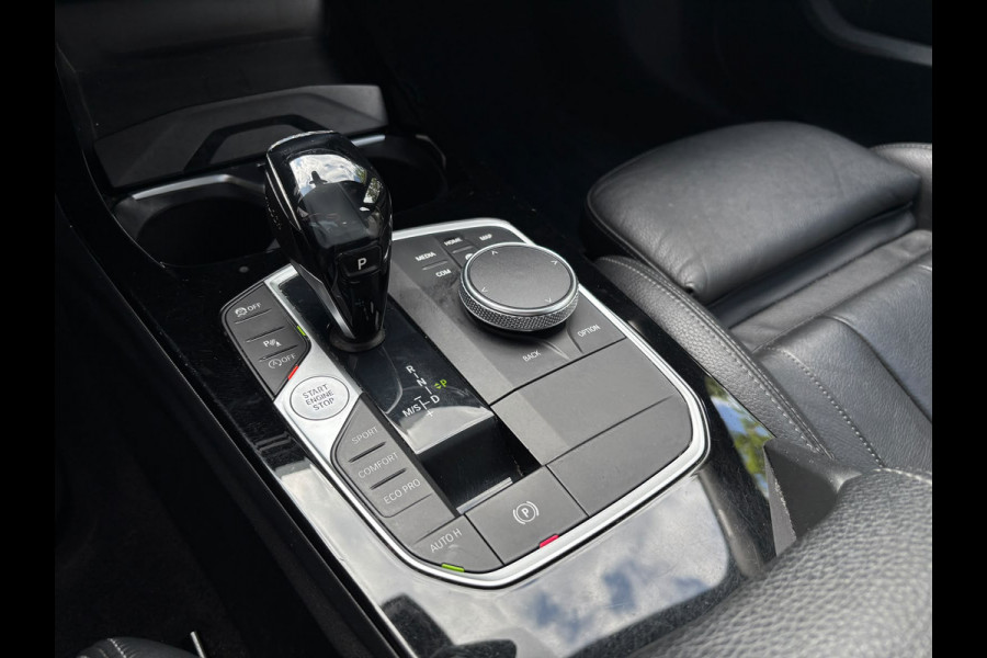 BMW 1-serie 118i Executive Edition | M Pakket | Leer | Apple Carplay | Sfeerverlichting | Parkeersensoren
