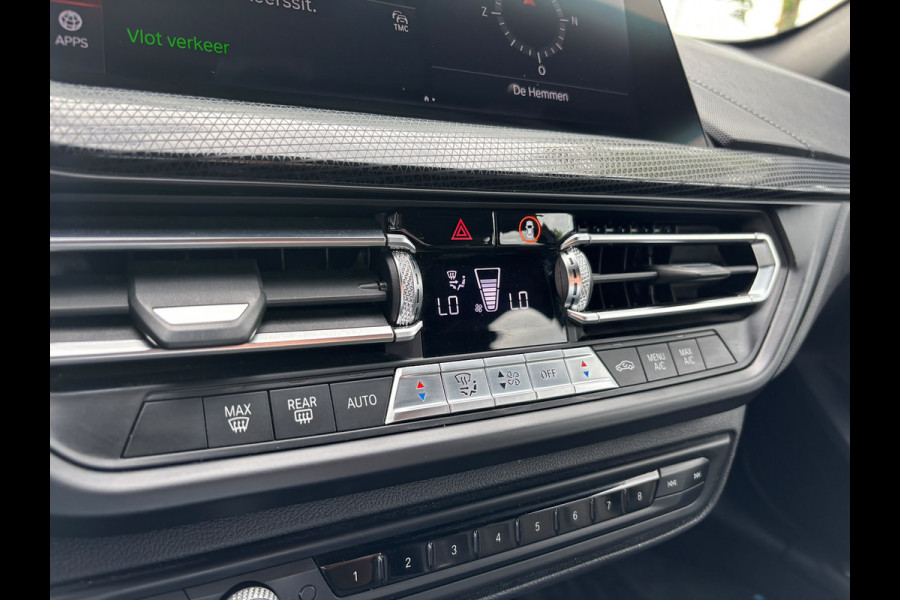 BMW 1-serie 118i Executive Edition | M Pakket | Leer | Apple Carplay | Sfeerverlichting | Parkeersensoren