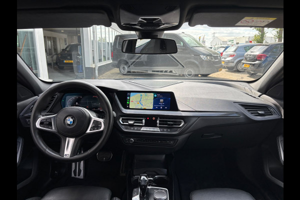 BMW 1-serie 118i Executive Edition | M Pakket | Leer | Apple Carplay | Sfeerverlichting | Parkeersensoren