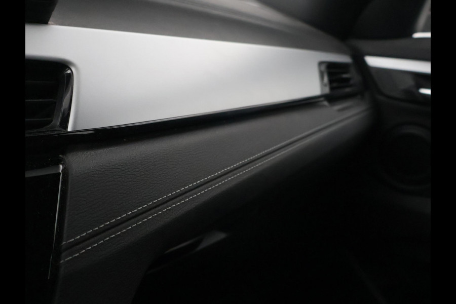 BMW X2 sDrive20i 178 PK AUT. HIGH EXECUTIVE EDITION + TREKHAAK | CAMERA | HEAD-UP | LEDER