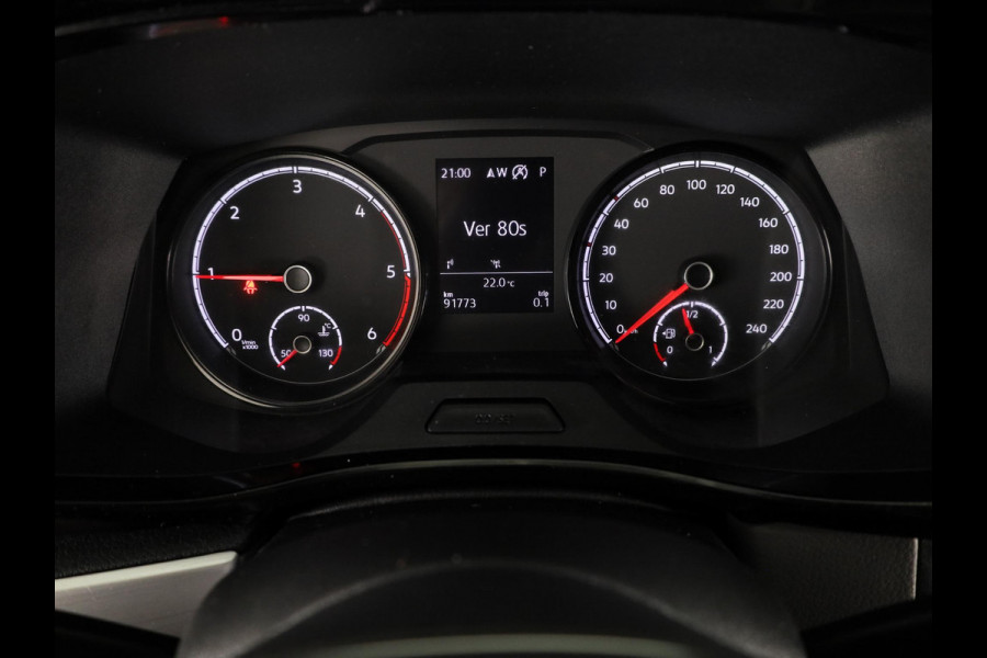 Volkswagen Transporter 2.0 TDI L2H1 30 DC 150 pk Automaat | Navigatie | Trekhaak | Parkeersensoren | Achteruitrijcamera | Cruise control |
