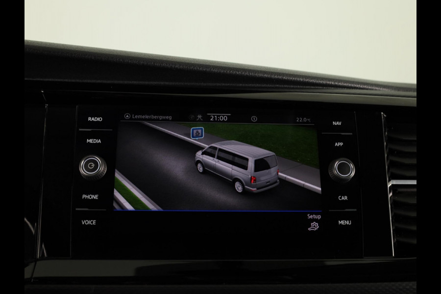 Volkswagen Transporter 2.0 TDI L2H1 30 DC 150 pk Automaat | Navigatie | Trekhaak | Parkeersensoren | Achteruitrijcamera | Cruise control |