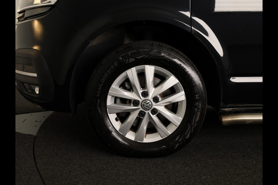 Volkswagen Transporter 2.0 TDI L2H1 30 DC 150 pk Automaat | Navigatie | Trekhaak | Parkeersensoren | Achteruitrijcamera | Cruise control |