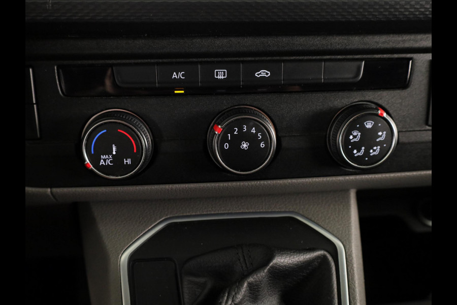 Volkswagen Transporter 2.0 TDI L2H1 30 DC 150 pk Automaat | Navigatie | Trekhaak | Parkeersensoren | Achteruitrijcamera | Cruise control |