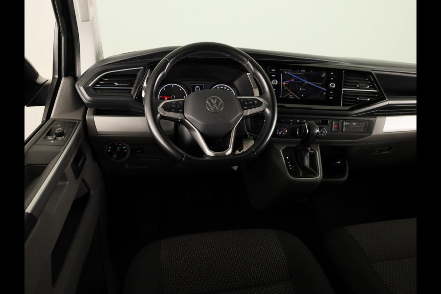 Volkswagen Transporter 2.0 TDI L2H1 30 DC 150 pk Automaat | Navigatie | Trekhaak | Parkeersensoren | Achteruitrijcamera | Cruise control |