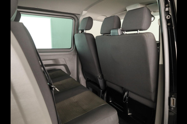 Volkswagen Transporter 2.0 TDI L2H1 30 DC 150 pk Automaat | Navigatie | Trekhaak | Parkeersensoren | Achteruitrijcamera | Cruise control |