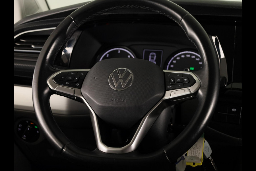 Volkswagen Transporter 2.0 TDI L2H1 30 DC 150 pk Automaat | Navigatie | Trekhaak | Parkeersensoren | Achteruitrijcamera | Cruise control |