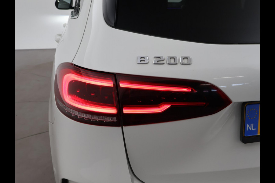 Mercedes-Benz B-Klasse 200 163 PK AUT. AMG SPORT + SFEERVERLICHTING | CAMERA | WIDESCREEN | STOELVERW.