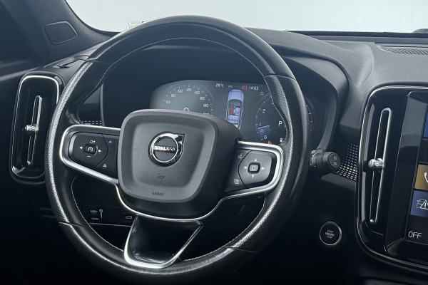 Volvo XC40 2.0 B4 Inscription (PANORAMADAK, TREKHAAK, STOEL/STUUR VERWARMING, CAMERA, PARKEERSENSOREN)