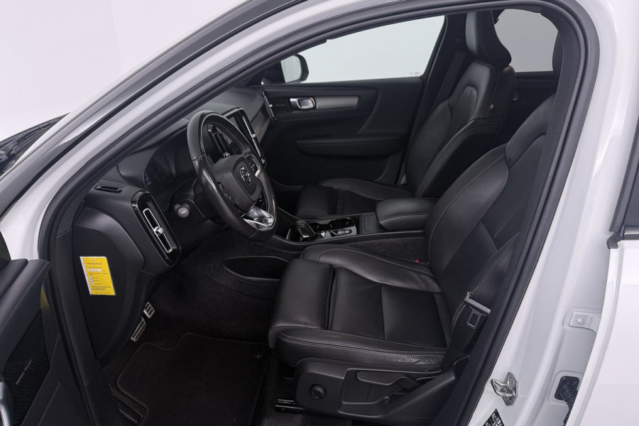Volvo XC40 2.0 B4 Inscription (PANORAMADAK, TREKHAAK, STOEL/STUUR VERWARMING, CAMERA, PARKEERSENSOREN)
