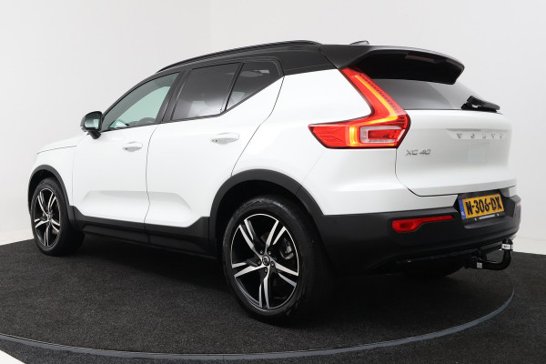 Volvo XC40 2.0 B4 Inscription (PANORAMADAK, TREKHAAK, STOEL/STUUR VERWARMING, CAMERA, PARKEERSENSOREN)