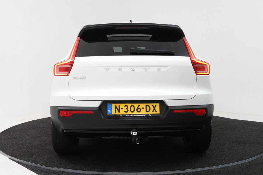 Volvo XC40 2.0 B4 Inscription (PANORAMADAK, TREKHAAK, STOEL/STUUR VERWARMING, CAMERA, PARKEERSENSOREN)