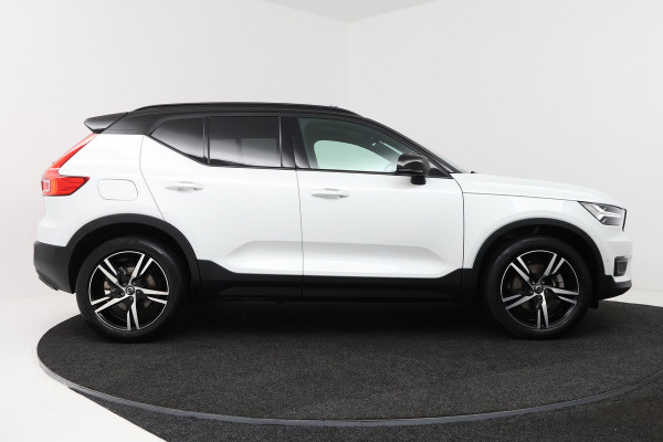 Volvo XC40 2.0 B4 Inscription (PANORAMADAK, TREKHAAK, STOEL/STUUR VERWARMING, CAMERA, PARKEERSENSOREN)