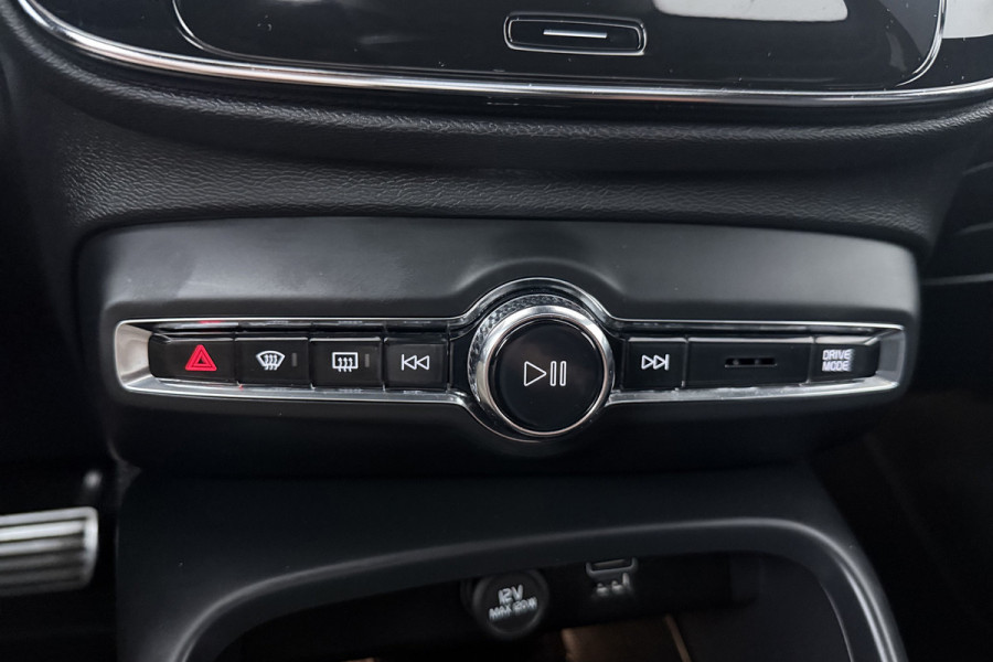 Volvo XC40 2.0 B4 Inscription (PANORAMADAK, TREKHAAK, STOEL/STUUR VERWARMING, CAMERA, PARKEERSENSOREN)