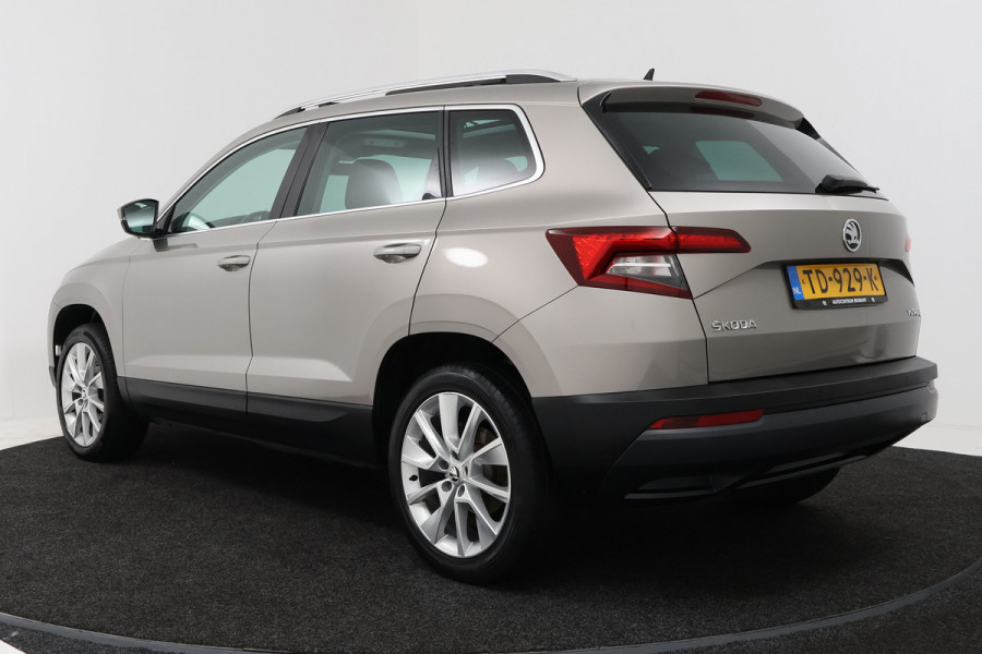 Škoda Karoq 1.5 TSI ACT Ambition Business (PANORAMADAK, STOELVERWARMING, NAVIGATIE, PARKEERSENSOREN)