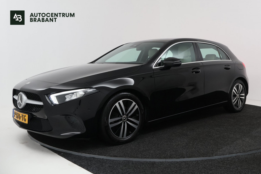 Mercedes-Benz A-Klasse 180 Business Solution Luxury (STOELVERWARMING, SFEERVERLICHTING, NAVIGATIE, CAMERA, PARKEERSENSOREN)