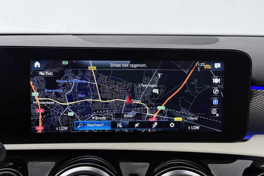 Mercedes-Benz A-Klasse 180 Business Solution Luxury (STOELVERWARMING, SFEERVERLICHTING, NAVIGATIE, CAMERA, PARKEERSENSOREN)