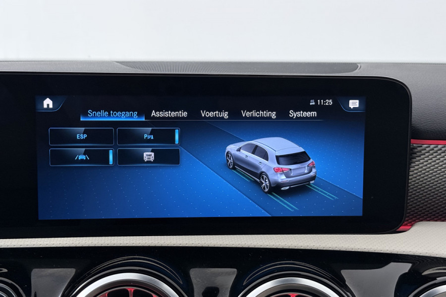 Mercedes-Benz A-Klasse 180 Business Solution Luxury (STOELVERWARMING, SFEERVERLICHTING, NAVIGATIE, CAMERA, PARKEERSENSOREN)