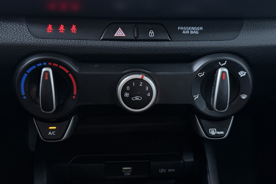 Kia Stonic 1.0 T-GDi MHEV DynamicLine (ACHTERUITRIJCAMERA, CARPLAY NAVIGATIE, PARKEERSENSOREN)