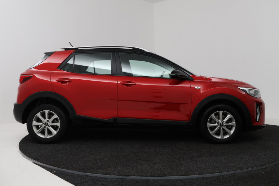 Kia Stonic 1.0 T-GDi MHEV DynamicLine (ACHTERUITRIJCAMERA, CARPLAY NAVIGATIE, PARKEERSENSOREN)