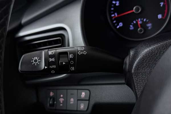 Kia Stonic 1.0 T-GDi MHEV DynamicLine (ACHTERUITRIJCAMERA, CARPLAY NAVIGATIE, PARKEERSENSOREN)