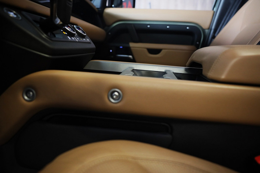 Land Rover Defender 110 2.0 P300e 110 X-Dynamic HSE / Head Up / Memory / Elek Stoelen / Acc / Lane Assist / 360 Camera / Open Pano