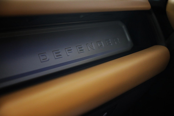 Land Rover Defender 110 2.0 P300e 110 X-Dynamic HSE / Head Up / Memory / Elek Stoelen / Acc / Lane Assist / 360 Camera / Open Pano