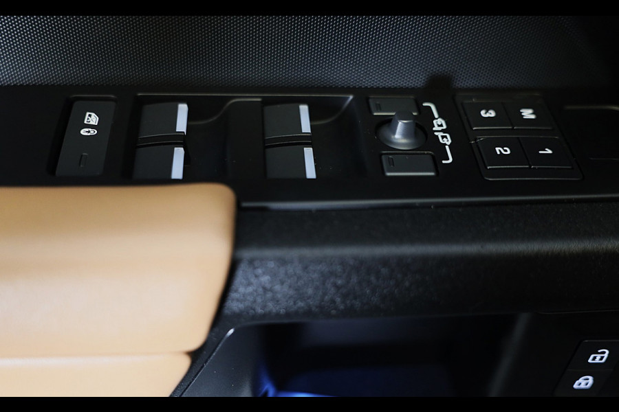 Land Rover Defender 110 2.0 P300e 110 X-Dynamic HSE / Head Up / Memory / Elek Stoelen / Acc / Lane Assist / 360 Camera / Open Pano