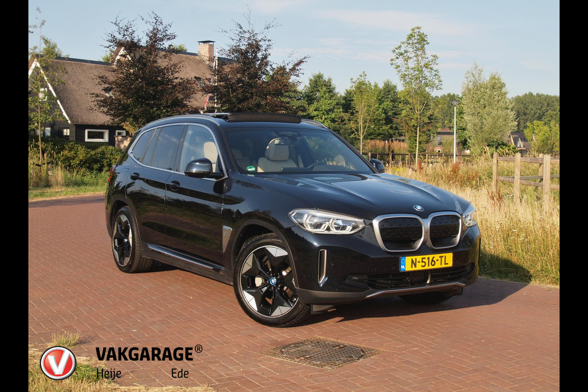 BMW iX3 High Executive 80 kWh | Panoramadak | Head-Up Display | Harman Kardon | Sfeerverlichting | ACC | Apple Carplay |