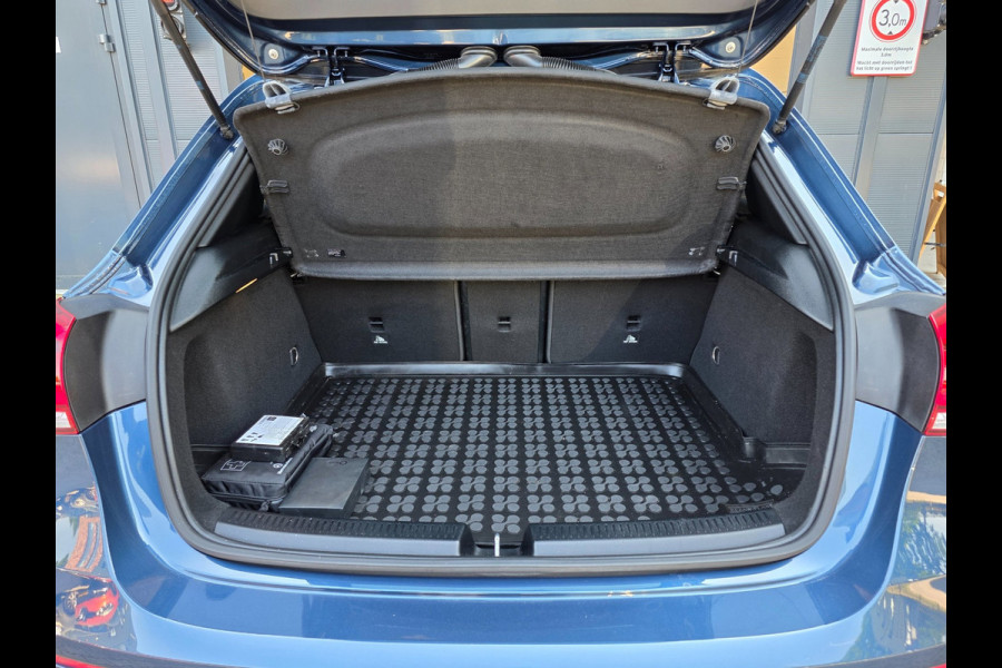Mercedes-Benz A-Klasse NAP !! / PANO / SFEER / BURMESTER / KEYLESS / CARPLAY / CAMERA / MEMORY / ALCANTARA / FLIPPERS / 19 INCH !