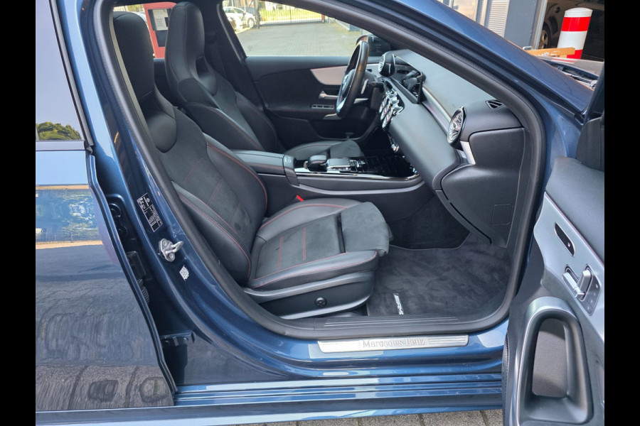 Mercedes-Benz A-Klasse NAP !! / PANO / SFEER / BURMESTER / KEYLESS / CARPLAY / CAMERA / MEMORY / ALCANTARA / FLIPPERS / 19 INCH !