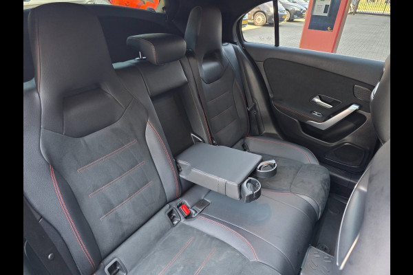 Mercedes-Benz A-Klasse NAP !! / PANO / SFEER / BURMESTER / KEYLESS / CARPLAY / CAMERA / MEMORY / ALCANTARA / FLIPPERS / 19 INCH !