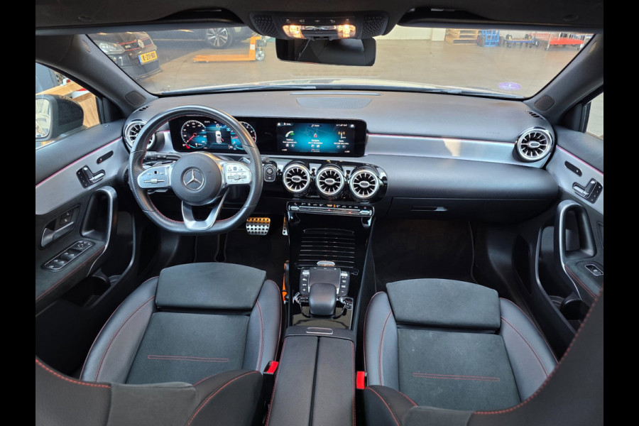 Mercedes-Benz A-Klasse NAP !! / PANO / SFEER / BURMESTER / KEYLESS / CARPLAY / CAMERA / MEMORY / ALCANTARA / FLIPPERS / 19 INCH !