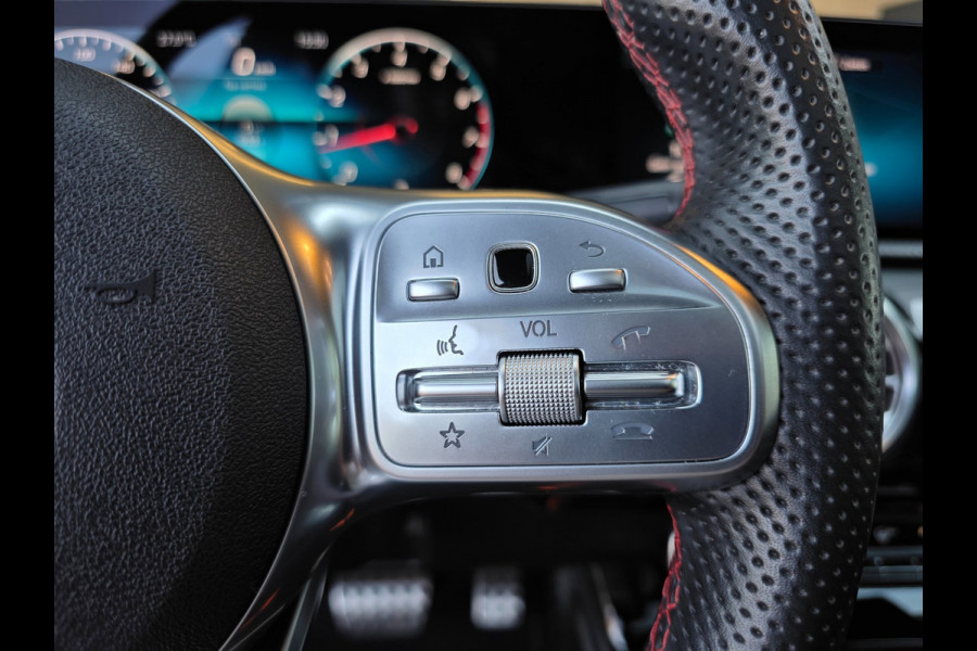 Mercedes-Benz A-Klasse NAP !! / PANO / SFEER / BURMESTER / KEYLESS / CARPLAY / CAMERA / MEMORY / ALCANTARA / FLIPPERS / 19 INCH !